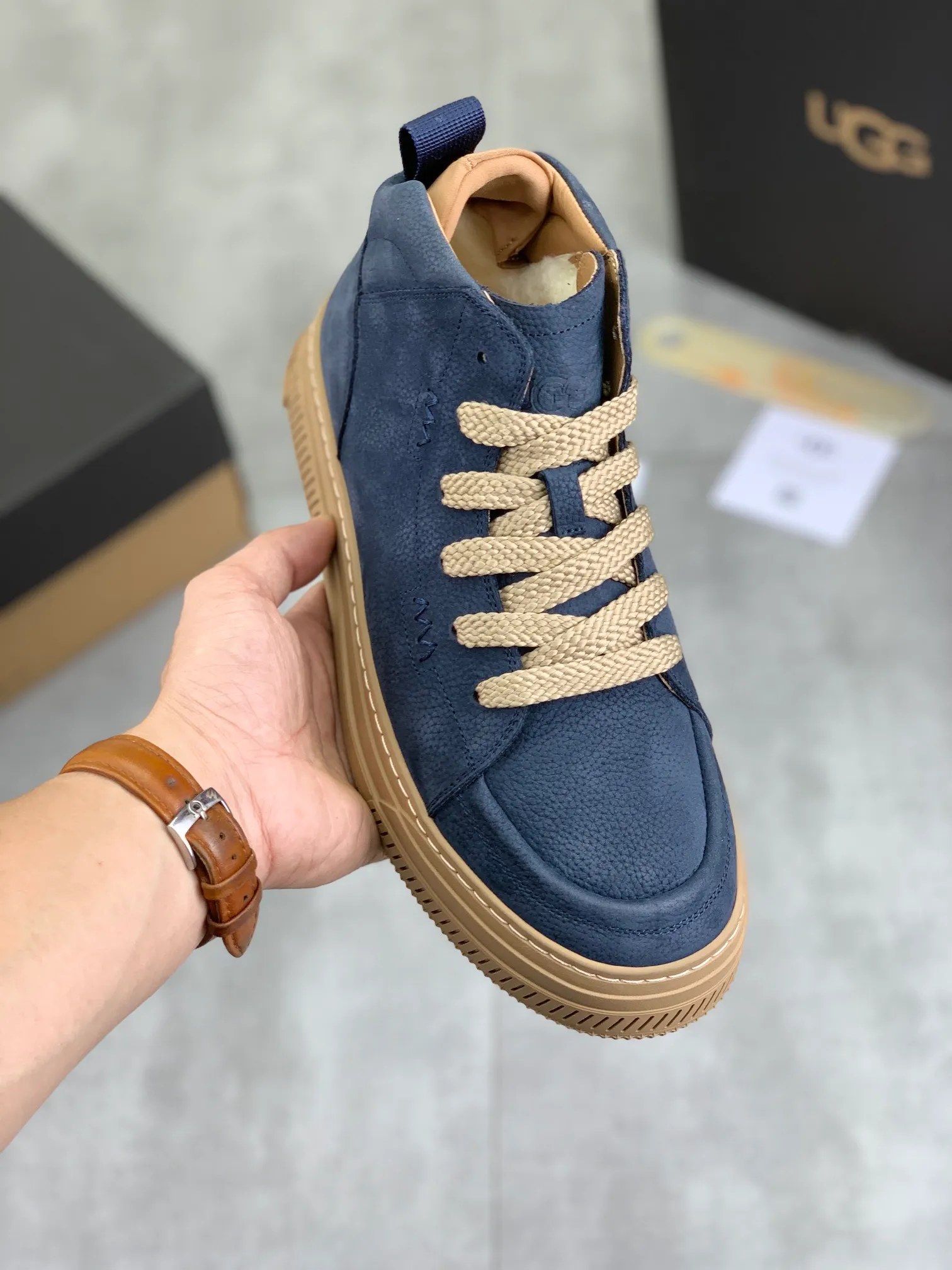 Men's Men's Shoes P620 [New Style] 💰 🆘 "Real Wool" [UGG] 👉 Popular men's shoes official website synchronization 🔰 Genuine quality [proud] is not comparable to the imitations in the general market 🌀 The upper is imported Italian frosted cowhide, and the lining: foot pad 🅰️ grade 🐑 real wool 👻 Only Grade A can show the effect The hand feels smooth and delicate 🔱The shoe shape is grand, only genuine factories can achieve it 🎄The perfect toughness of the original outsole 👻⬛️ allows customers to bid farewell to one-time consumption. Real wool lining, super warm. 4⃣️Color options available Size: 38-44